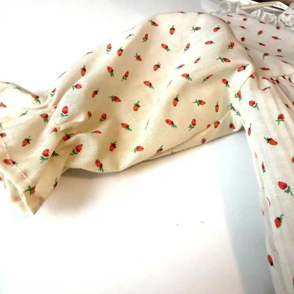 Vintage Winnie the Pooh Smocked Dress Strawberry White Small
